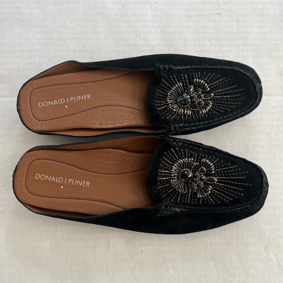 Donald J Pliner Lucia black suede beaded slip on mules flat shoes EUC size 6.5 - Picture 2 of 10